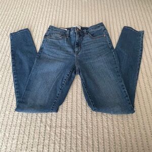 Universal Threads - High Rise Skinny Blue Jeans - Size: 6/28L